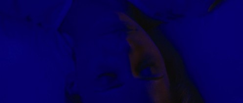Veronika (Sarah Michelle Gellar) inconsciente après sa tentative de suicide 