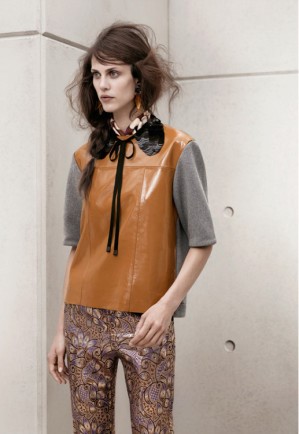 Marni pour H&M : top en cuir 129€, col claudine à paillettes : 19,99€, pantalon : 79,95€ : 