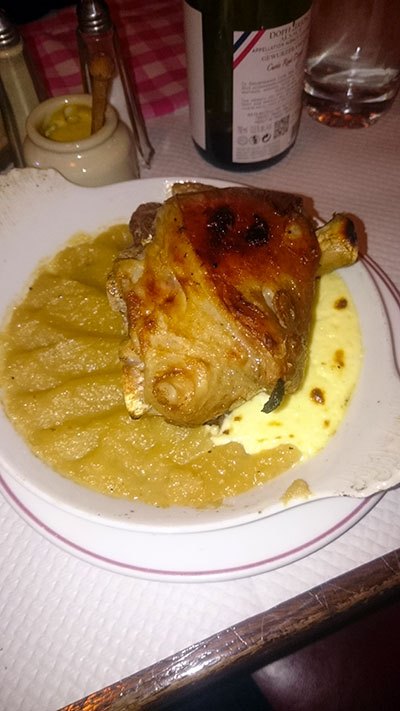 image jarret de porc grillé marmelade de pommes brasserie de l'isle saint louis paris