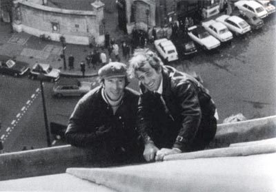 Claude Carliez avec Jean-Paul Belmondo sur le tournage de "Peur sur la ville" d'Henri Verneuil (1975).