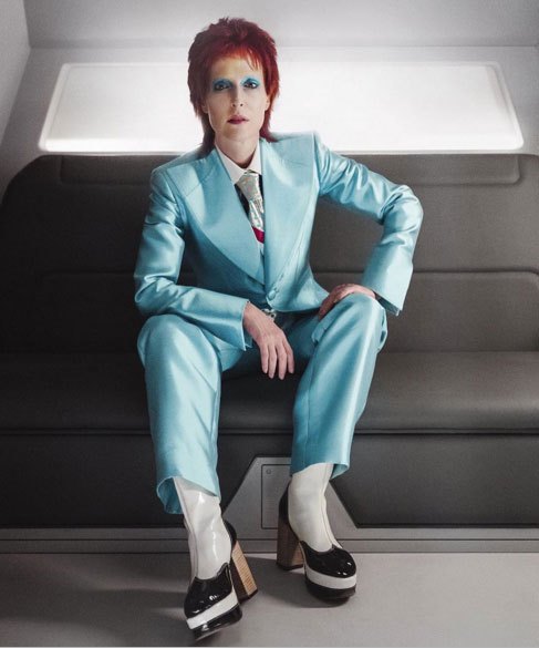 image gillian anderson dressed as david bowie american gods starz tv series