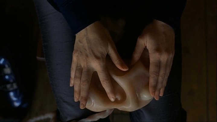 Le game-pod organique (plutôt clitoridien) imaginé par David Cronenberg.