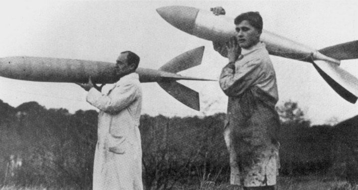 Von Braun testant ses premières fusées avant la Seconde Guerre Mondiale.