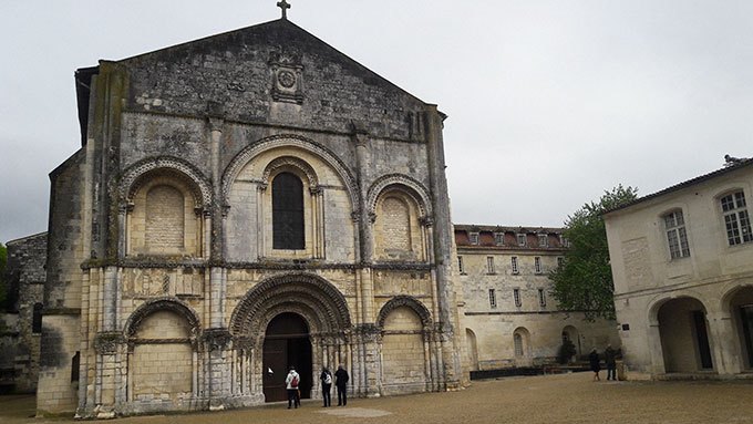 image église romane abbaye aux dames de saintes