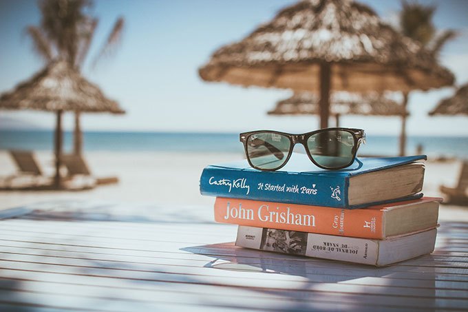image pal livres lunettes de soleil plage