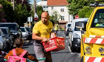 [Cinéma] Éric Judor passe une mauvaise journée dans le trailer de Roulez Jeunesse
  