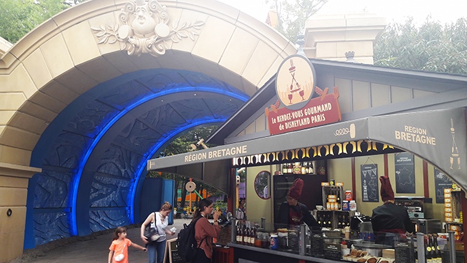 image chalet bretagne gusteau le rendez-vous gourmand disneyland paris