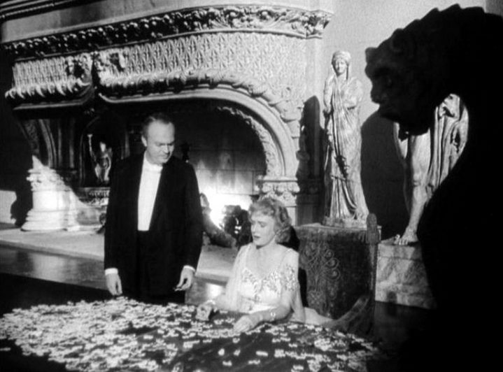 Les puzzles sans fin de Susan, l'épouse de Charles Foster Kane, sont des métaphores de la vie du protagoniste principal de Citizen Kane et de l'énigme de son dernier mot : "Rosebud".