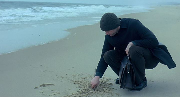 "On fait tout un plat du sable, mais ce ne sont que des cailloux..." songe Joel Barish (Jim Carrey) dans Eternal Sunshine of the Spotless Mind.