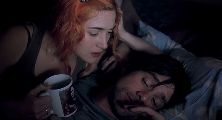 La princesse se confie au prince à demi endormi : Clementine (Kate Winslet) et Joel (Jim Carrey) dans Eternal Sunshine of the Spotless Mind.