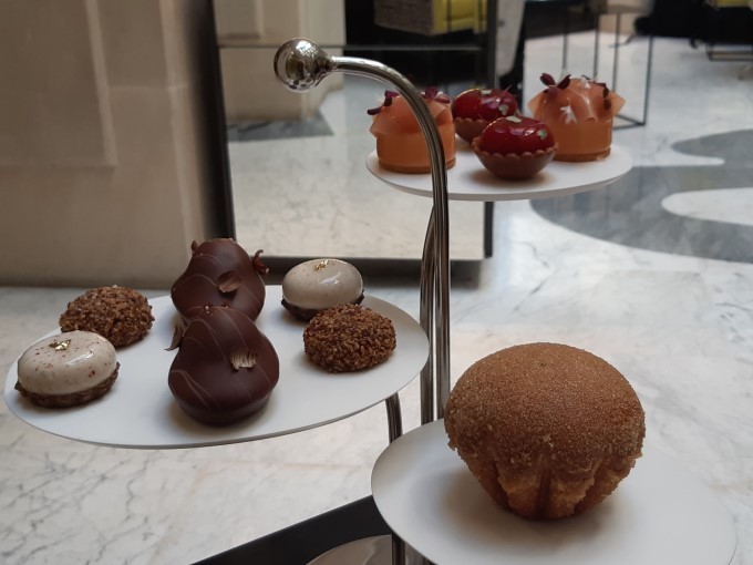 pâtisseries de pierre jean quinonero pour le tea time de l'hôtel le burgundy à paris