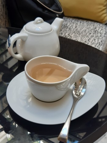 thé blanc dilmah servi lors du tea time à l'hôtel le burgundy