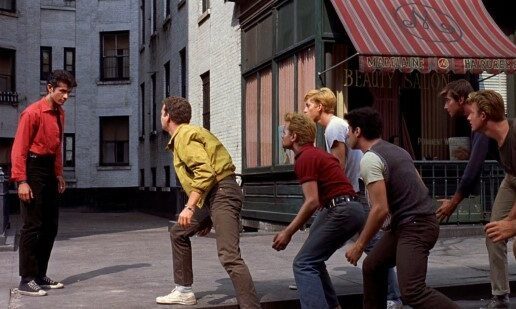 [Analyse] West Side Story (1961), la séquence d’ouverture 2/3 : claquer des doigts et siffler
  
