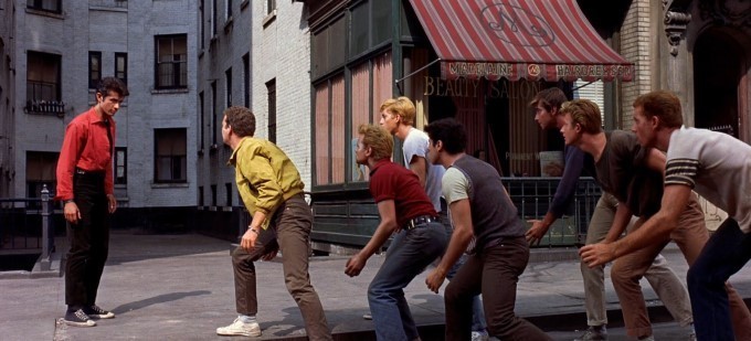 [Analyse] West Side Story (1961), la séquence d’ouverture 2/3 : claquer des doigts et siffler
  
