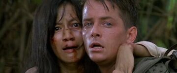 Eriksson (Michael J. Fox) tente de sauver Tran Thi Oanh (Thuy Thu Le), kidnappée et violée par sa patrouille dans Outrages.