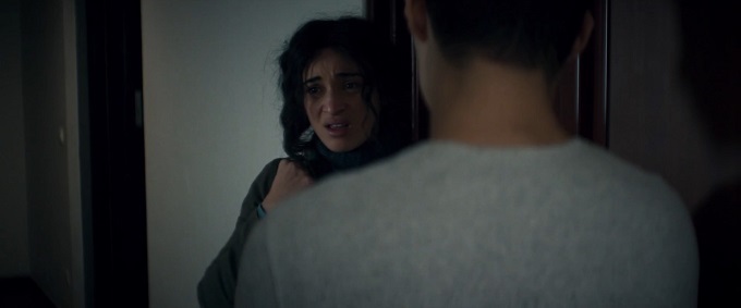 neila jouée par camelia jordana en pleurs face à son petit ami dans le brio
