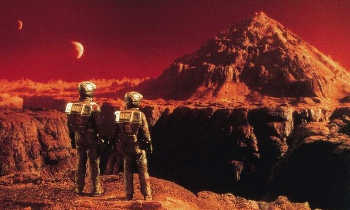 Douglas Quaid et Melina face au grand canyon de Mars et à sa montagne pyramidale, dans le rêve initial de Total Recall.