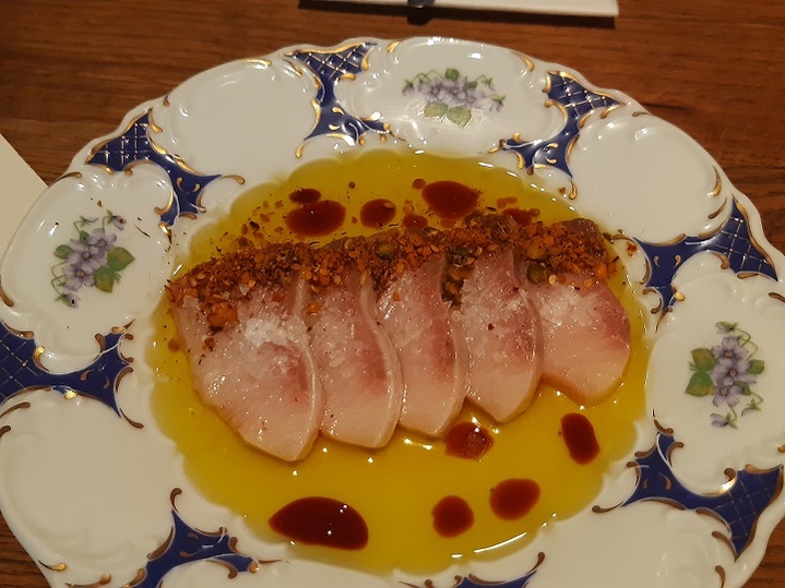 sashimi de sériole du restaurant shana à paris 