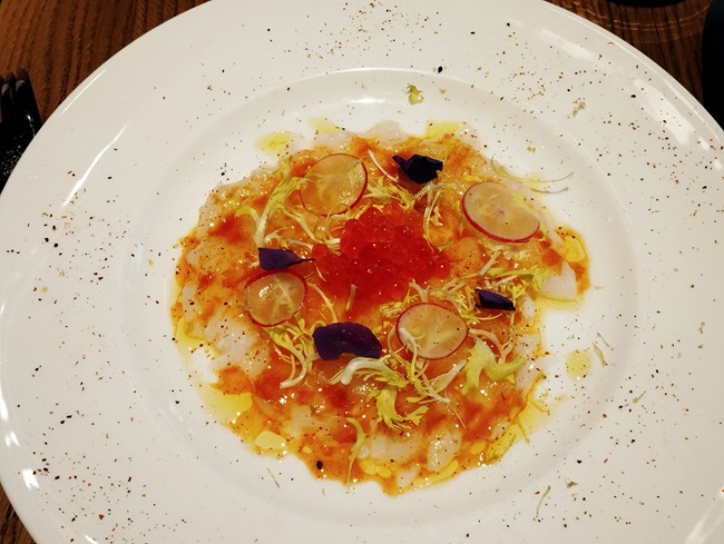 carpaccio de langoustines et œufs de saumon au restaurant thiou paris 8