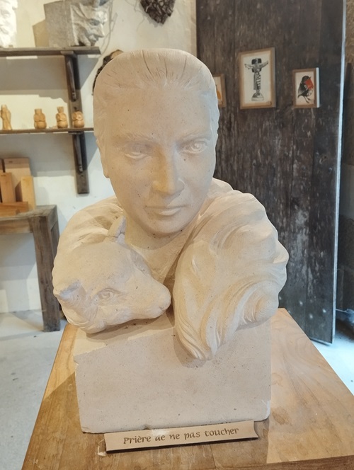buste sculpté artisan puy du fou