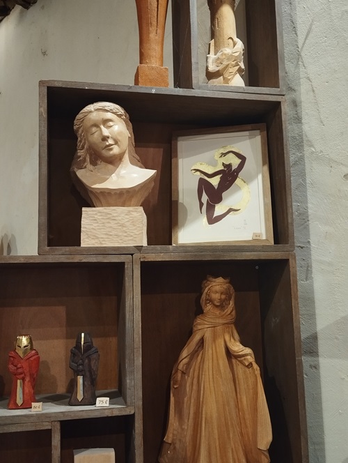 sculptures religieuses artisan puy du fou