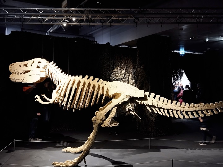 squelette de t-rex en lego par nathan sawaya expo the art of the brick