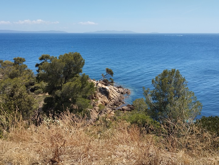 la pointe du layet à saint-clair le lavandou sur le chemin des peintres