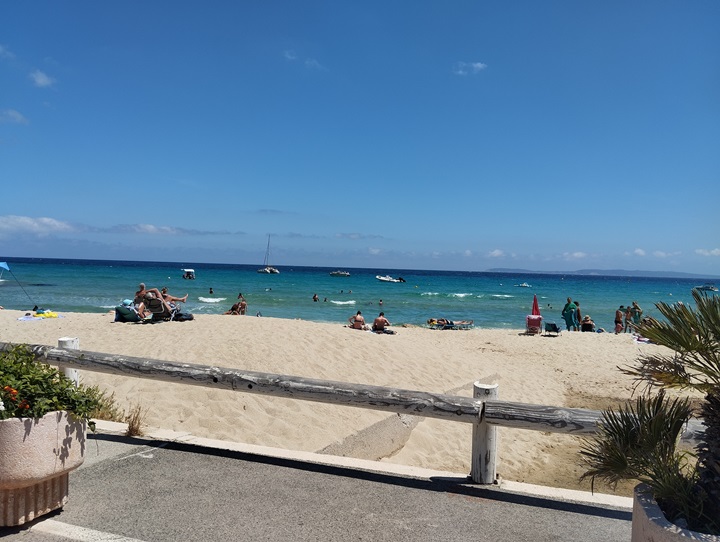 la plage de saint clair le lavandou dans le var