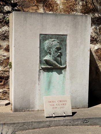 tombe du peintre néo-impressionniste henri-edmond cross au cimetière communal le lavandou dans le var