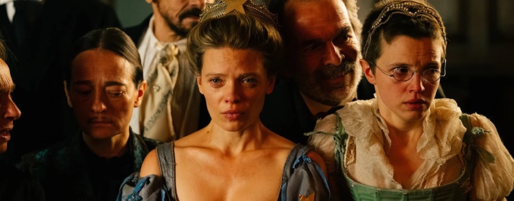 le bal des folles dans le film captives d'arnaud des pallières avec mélanie thierry