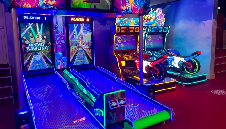 jeux d'arcade bowling et moto salle la tête dans les nuages paris