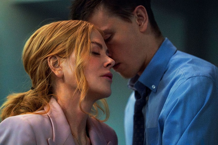 nicole kidman et harris dickinson au bureau dans le film babygirl