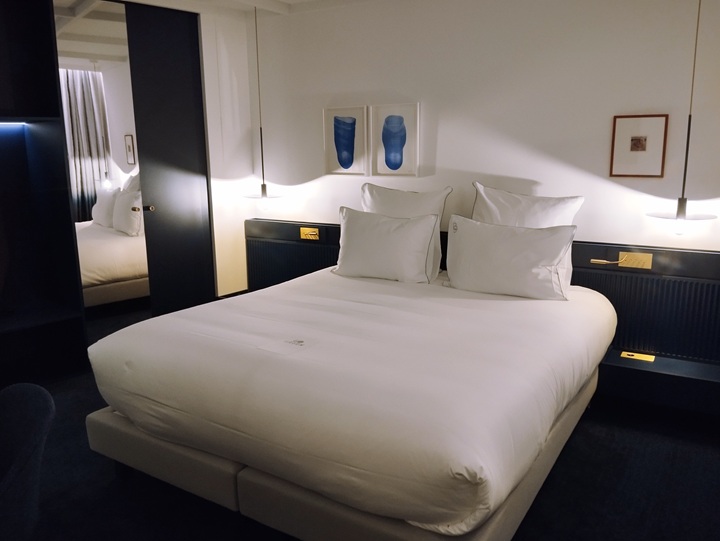 chambre suite deluxe à l'hôtel bleu carry le rouet bouches du rhône
