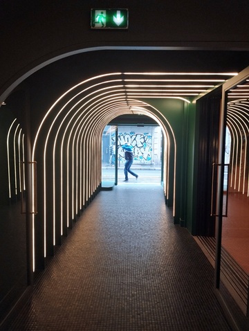 couloir d'entrée bar à tir virtuel pan paris
