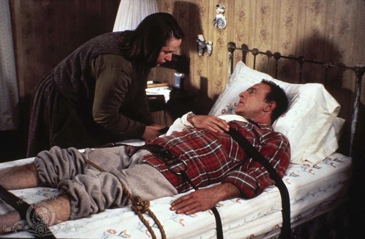 kathy bates et james caan dans le film misery de rob reiner
