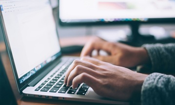 Comment les outils numériques façonnent la collaboration à distance ?
  