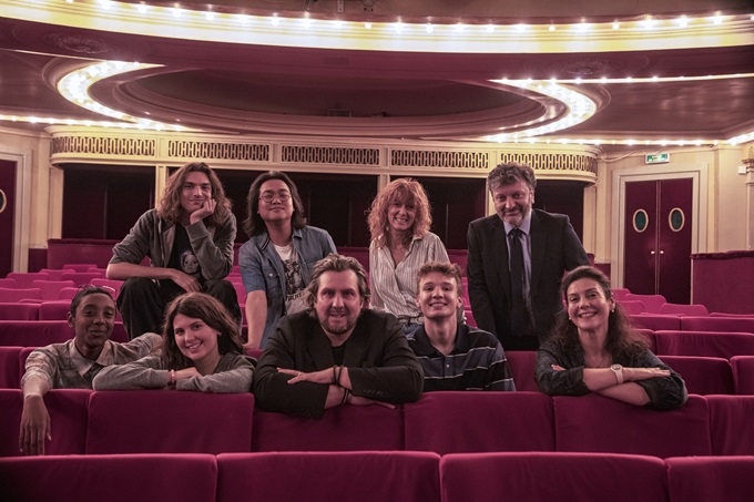 image chere evan hansen troupe
