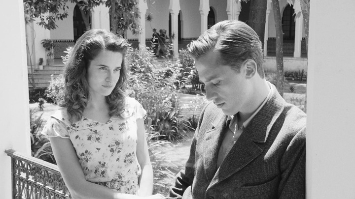 rebecca marder et benjamin voisin dans le film l'étranger de françois ozon