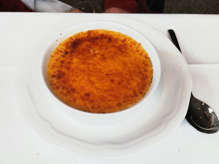 crème brûlée à la brasserie du louvre à paris 1