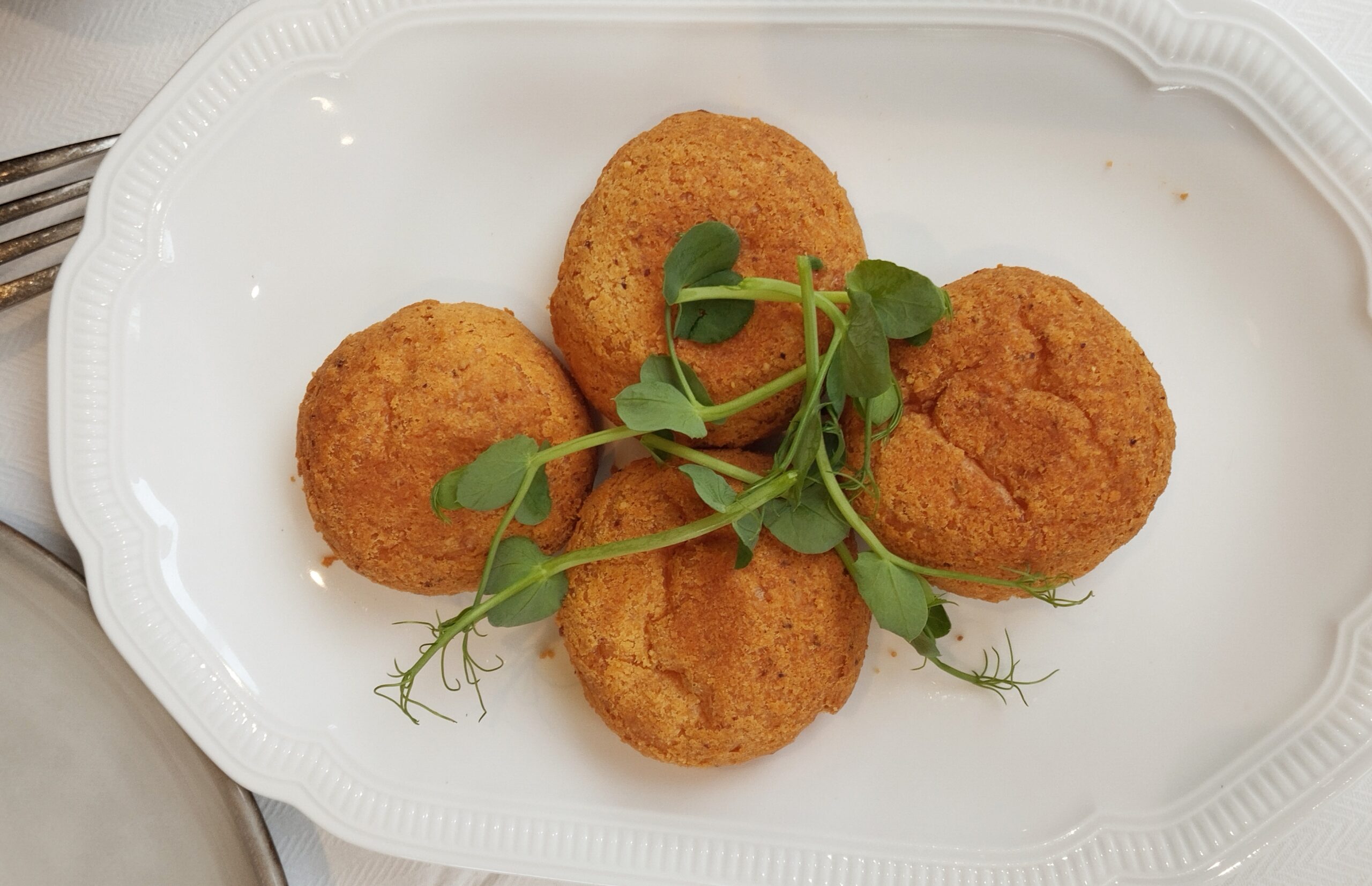 gougères molière mornay à partager servies à la brasserie du louvre