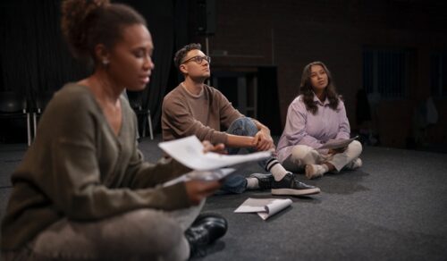 article débat faut-il faire du théâtre pour être un bon acteur de cinéma