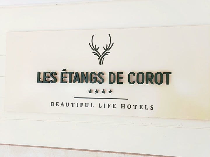 entrée hôtel spa 4 étoiles les étangs de corot