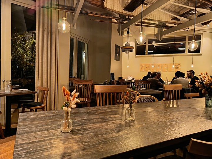 salle du restaurant bistrot le café des artistes aux étangs de corot ville-d'avray