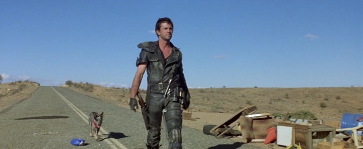 mel gibson dans le rôle de max avec son chien dans mad max 2
