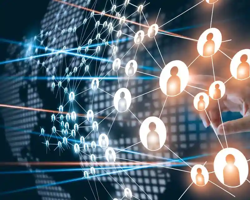 réseauter lors d'un salon high tech