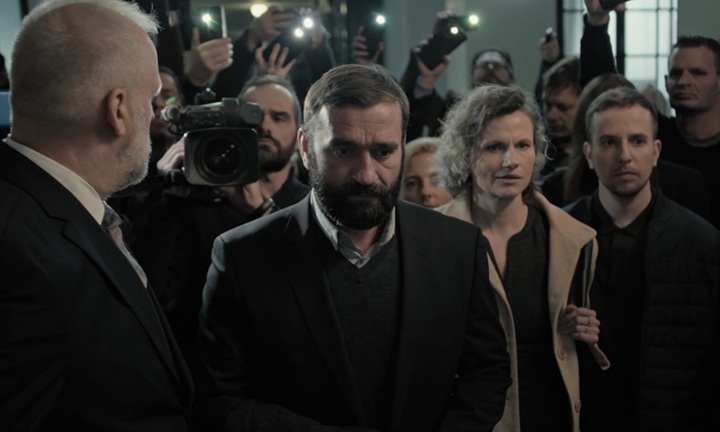 père durant le procès médiatisé dans le film father de tereza nvotova