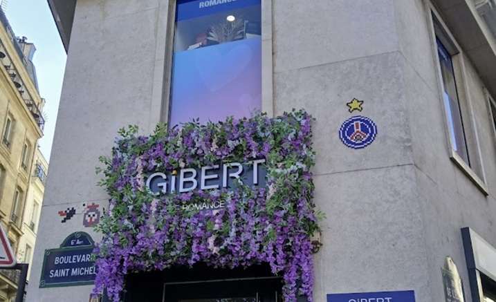 article les librairies spécialisées romance à paris photo gibert romance