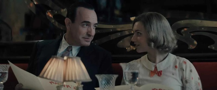 jean dujardin et nastya golubeva carax dans le film les rayons et les ombres