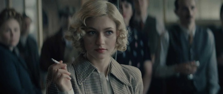 nastya golubeva carax dans le film les rayons et les ombres