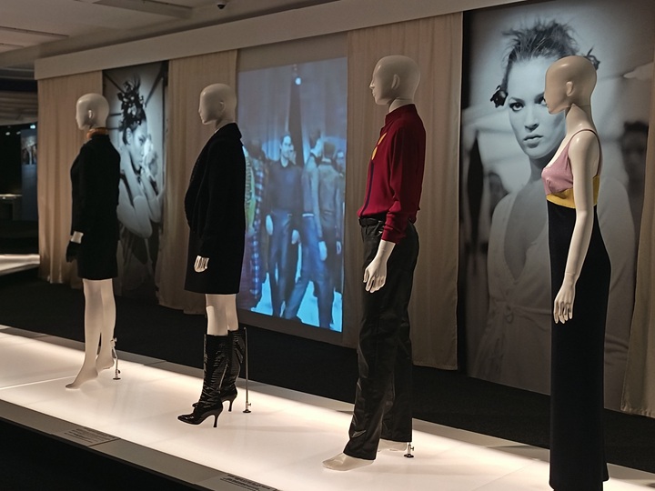dernier défilé gianni versace en 1997 exposition gianni versace retrospective au musée maillol paris